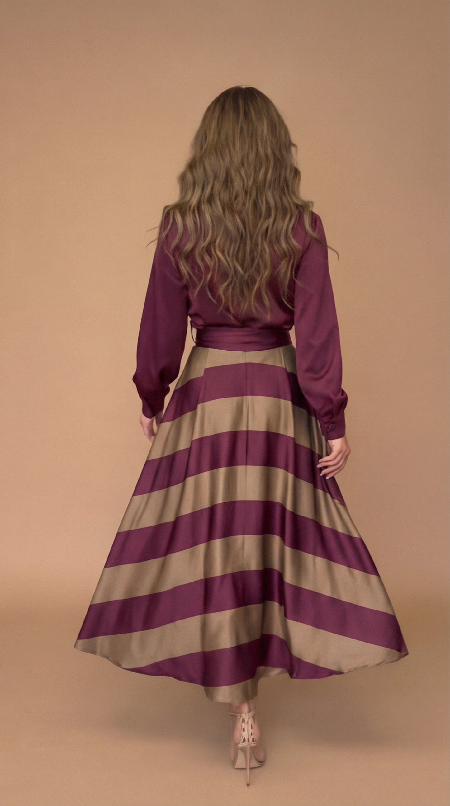 Sofia - Robe longue rayée avec dentelle