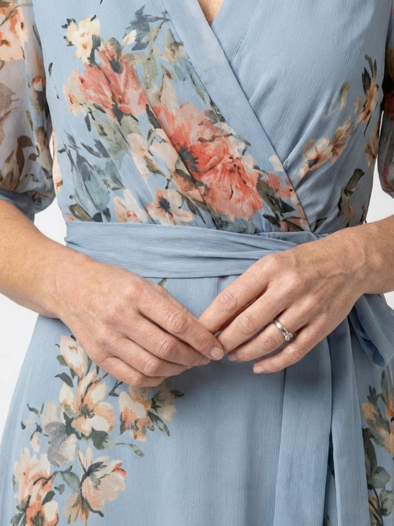 Elowen | Robe maxi à décolleté en V et motifs floraux